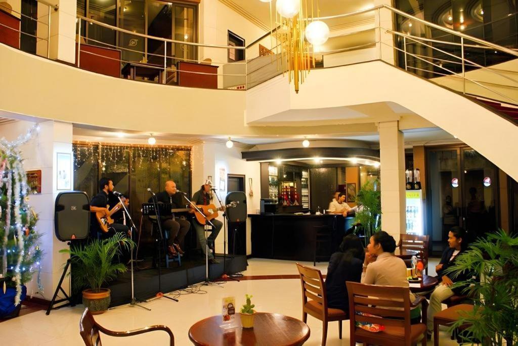 Purnama Hotel Batu  Exterior photo