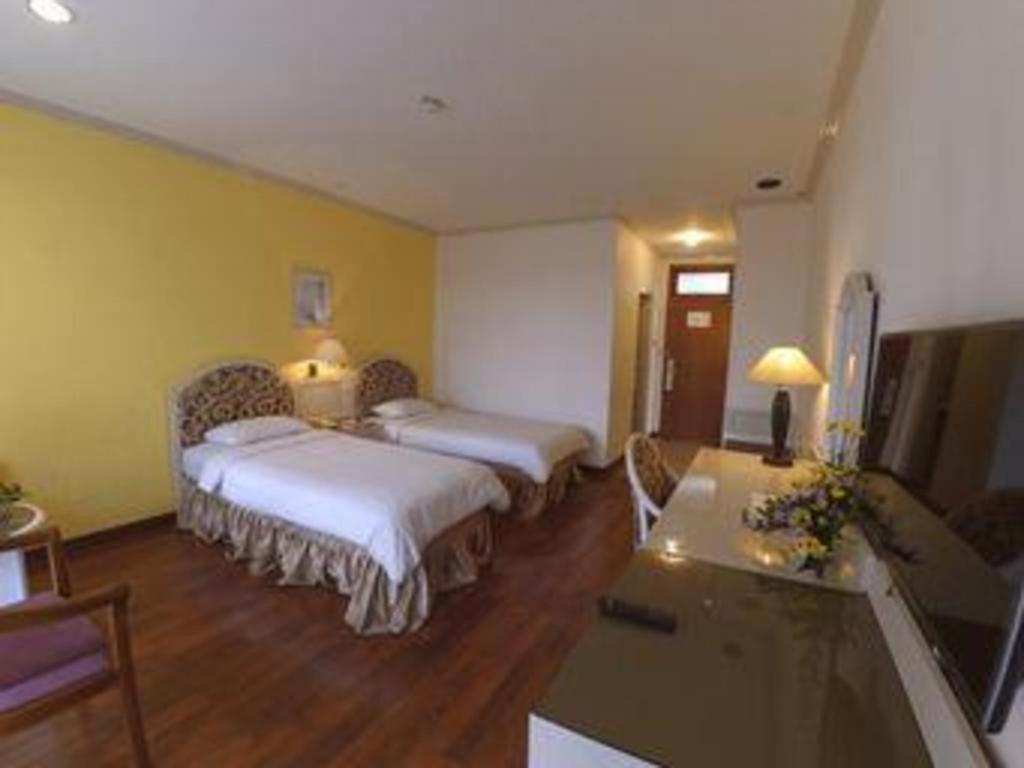 Purnama Hotel Batu  Exterior photo