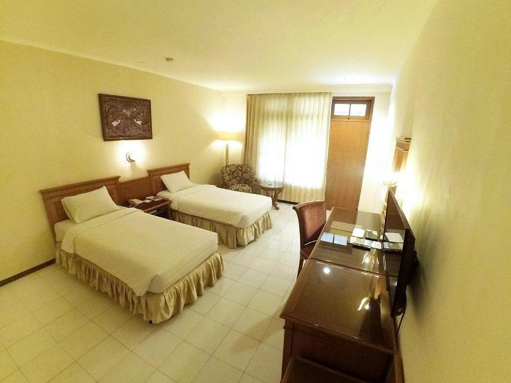 Purnama Hotel Batu  Exterior photo